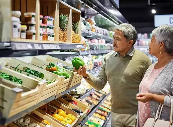 Couple grocery shopping
