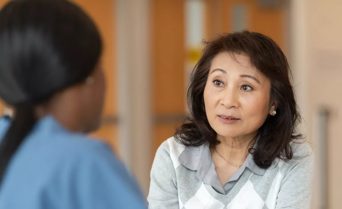  Financial advisor meeting with a client
