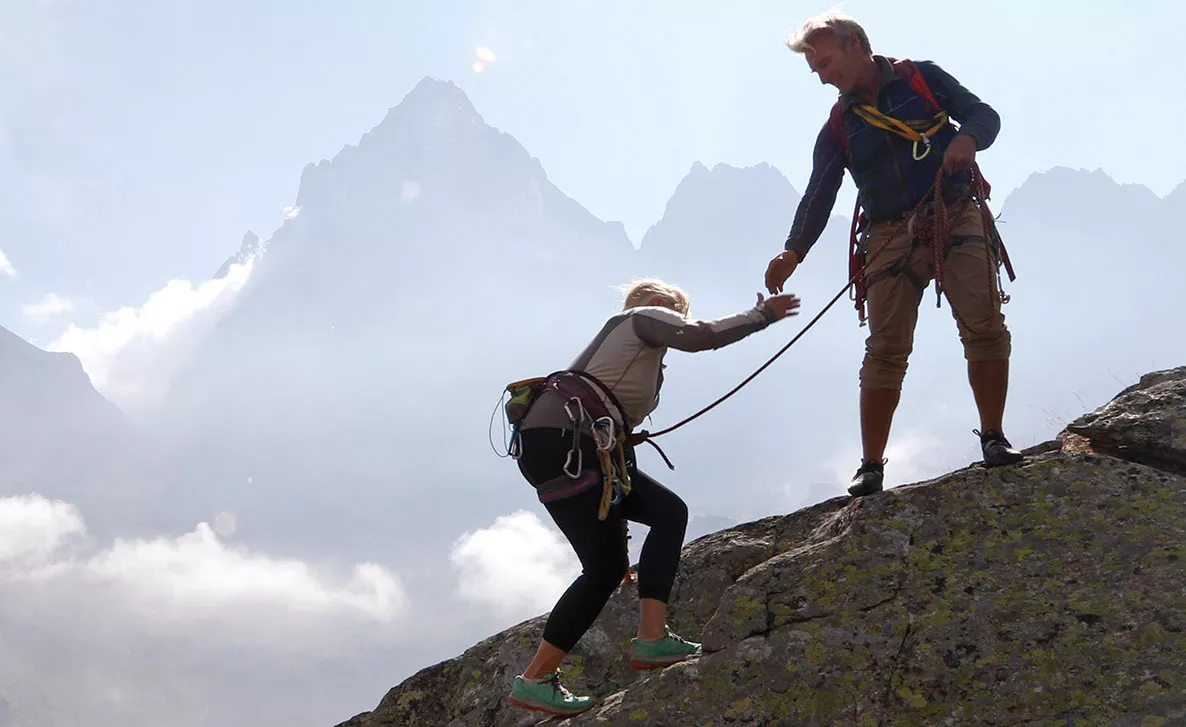  Couple hiking
