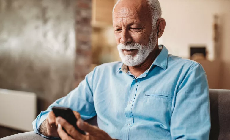 A client signs into his Edward Jones account from his mobile phone.